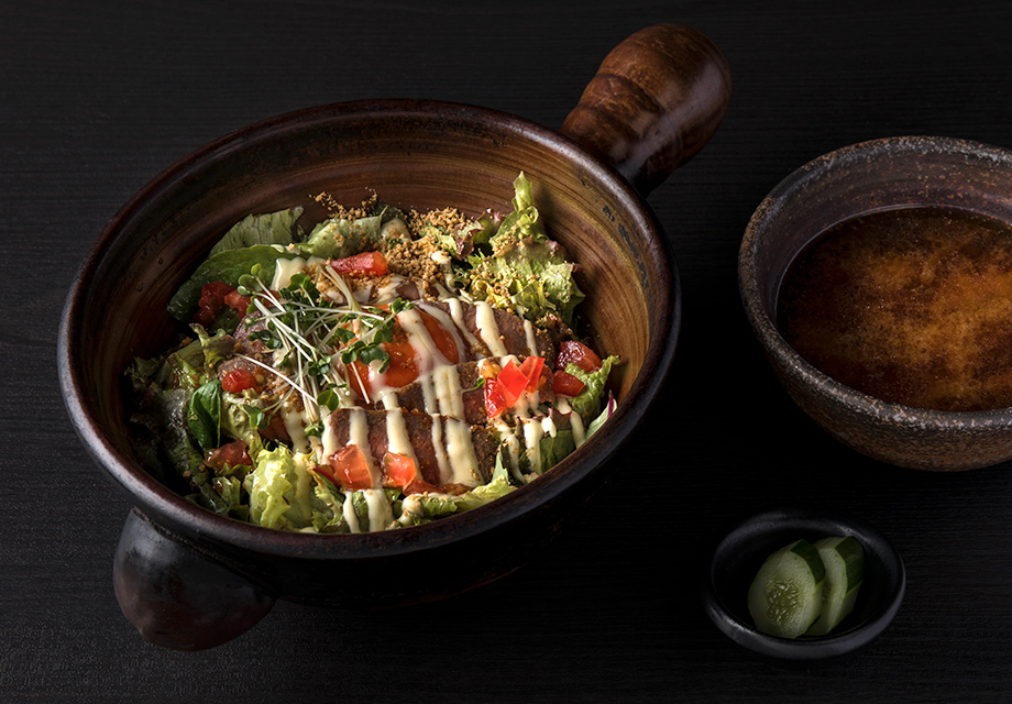 Roast beef salad rice bowl